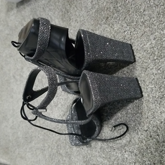 Nine West Grey Sparkling Heels Sandals 6M - Picture 7 of 10